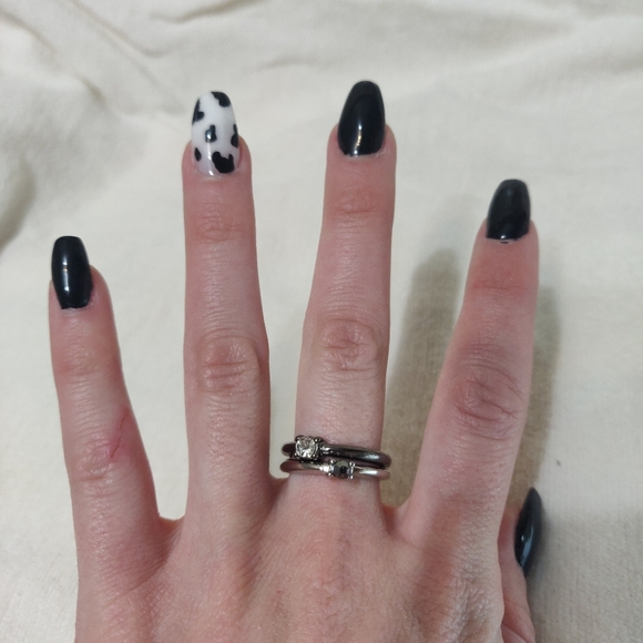 **FREE with purchase** set of 4 rings - Picture 2 of 4